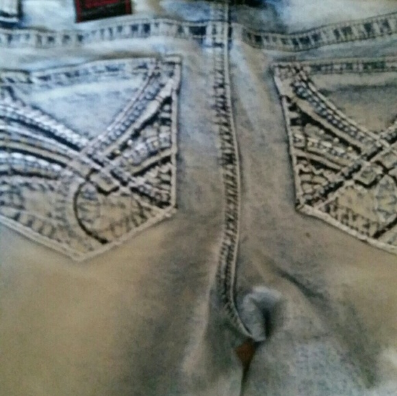 No boundaries destructed crop - Picture 4 of 4